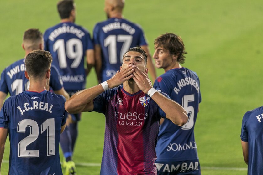 Rafa Mir celebrando un gol en El Alcoraz | @SDHuesca