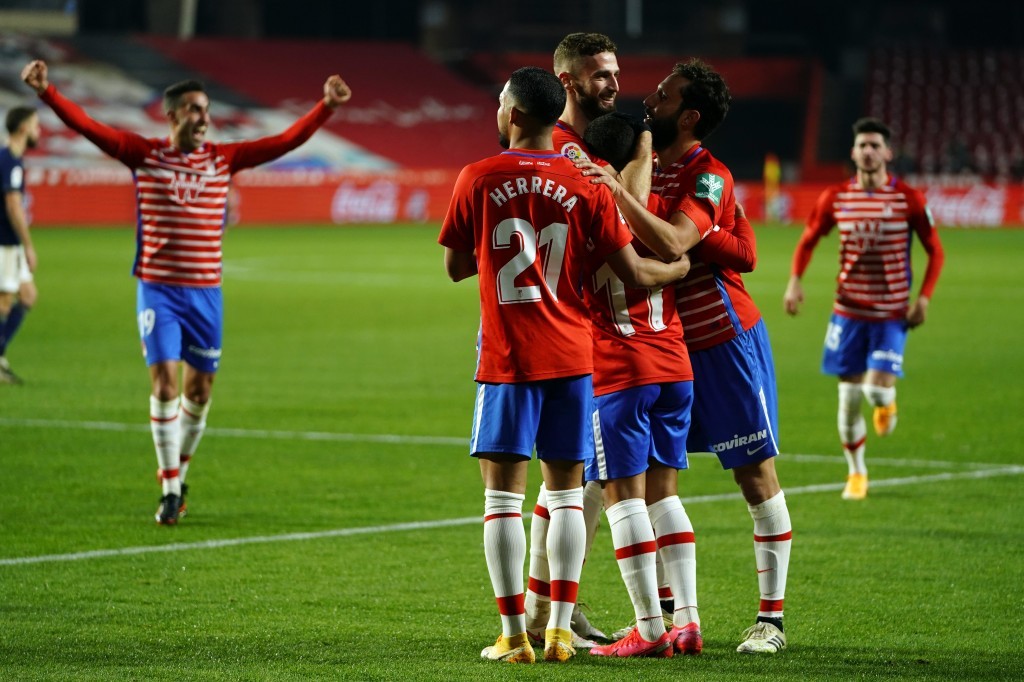 Machís celebrando el segundo gol del Granada con el equipo