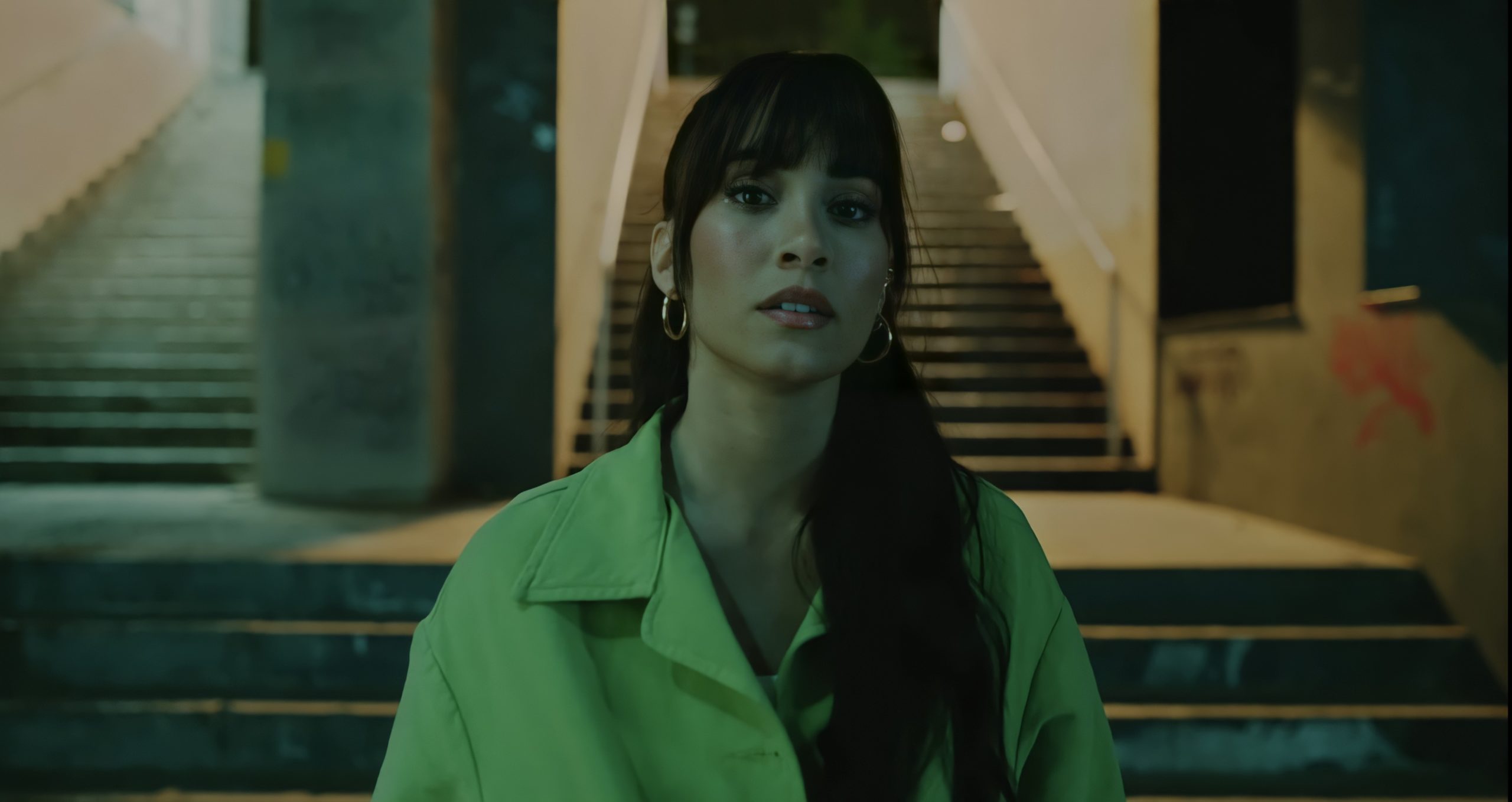 Imagen de Aitana Ocaña durante el videoclip de "Ni una más"