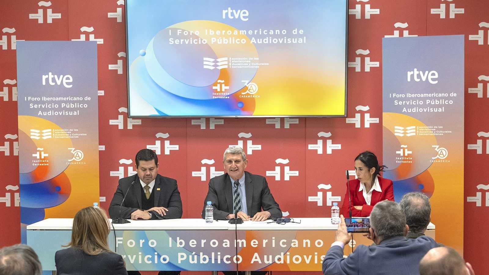Gabriel Torres, José Manuel Pérez Tornero y Rosaura Audi durante la rueda de prensa Fuente: RTVE