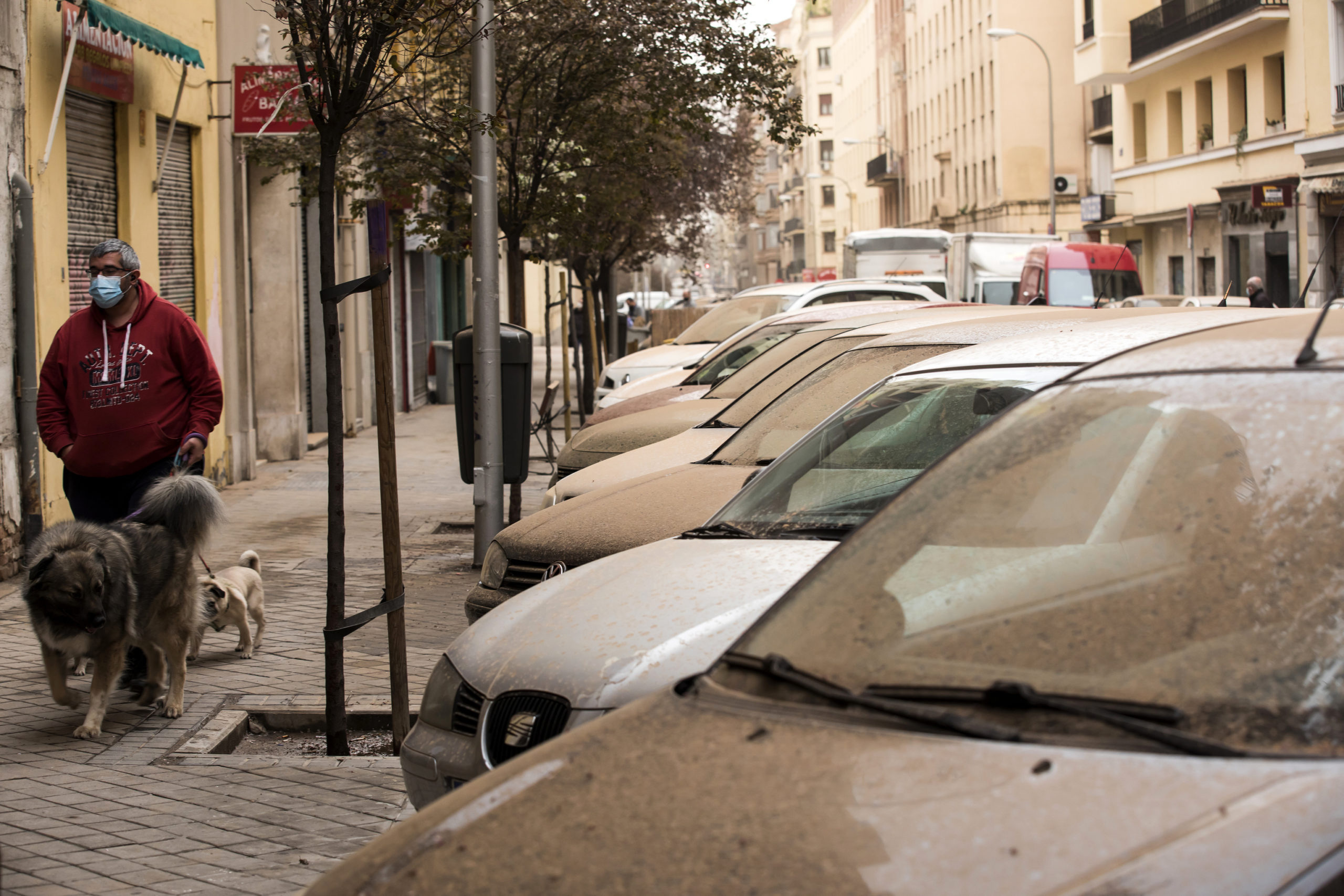 Polvo sahariano cubre las calles de Madrid FOTO: JAVI MARTÍNEZ