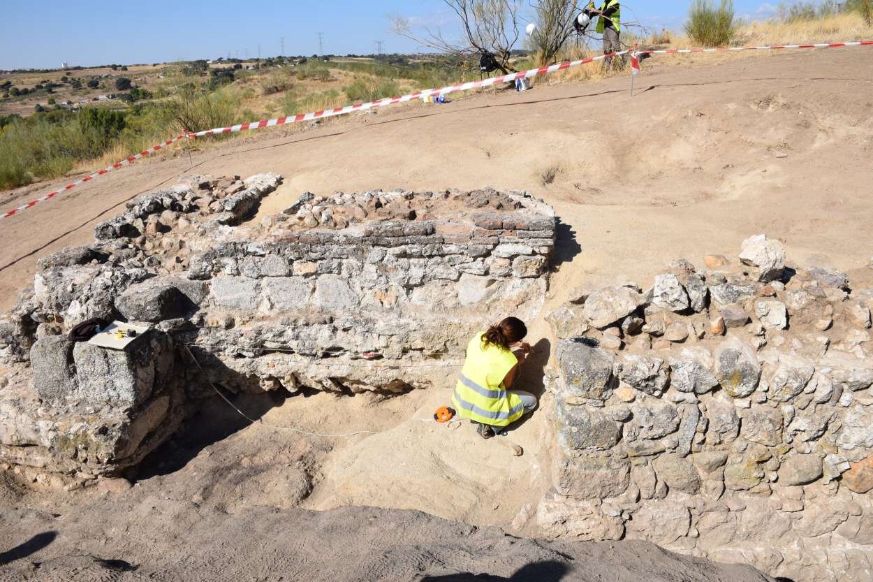 Arqueóloga revisa las ruinas de Calatalifa en Villaviciosa de Odón Fuente: EsDiario