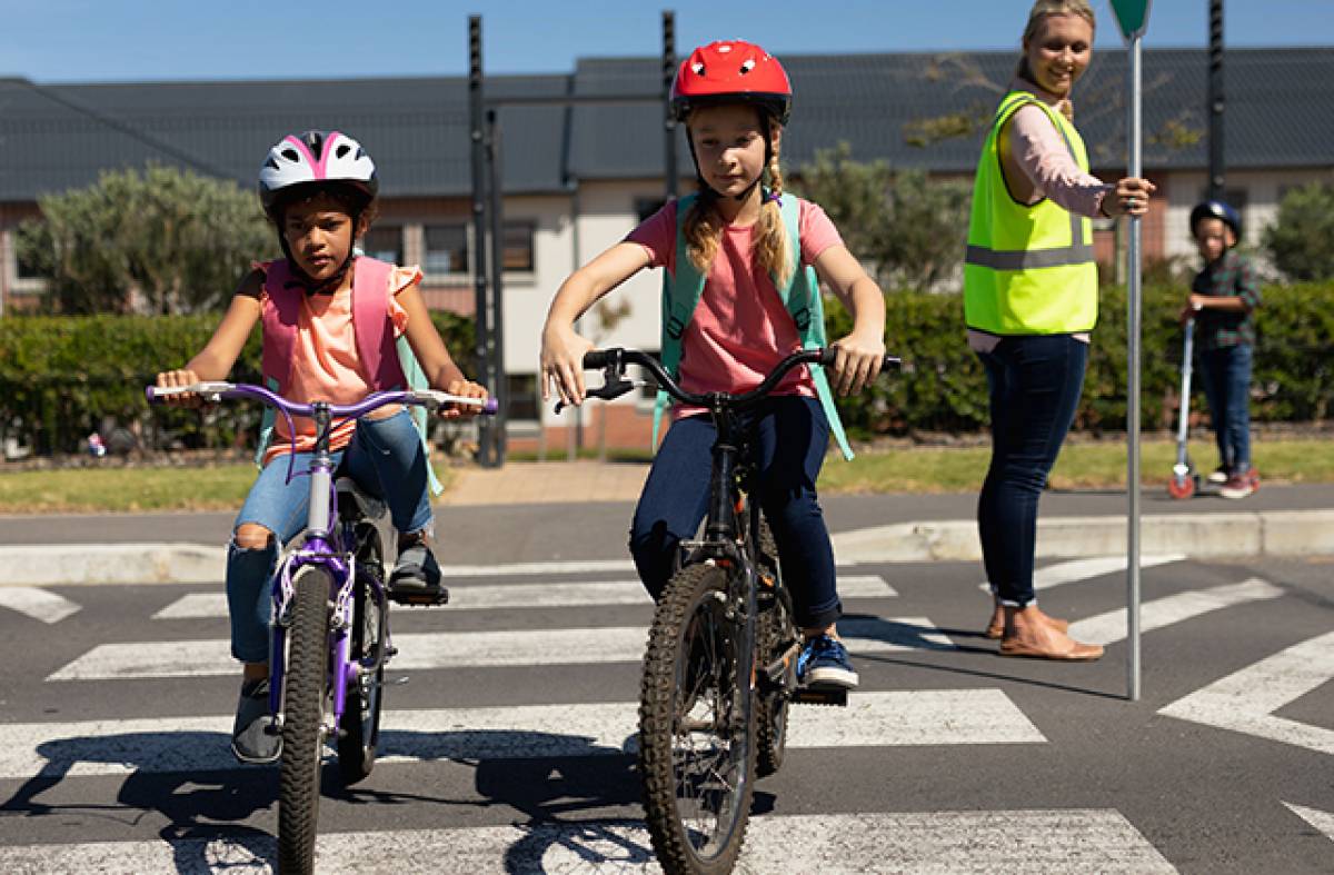 Niños yendo en bicicleta Fuente: Info Las Rozas