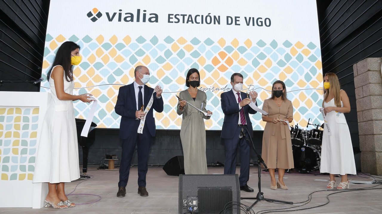 Manuel Teba, Isabel Pardo de Vera, Abel Caballero y Ethel Vázquez tras inaugurar el Centro Comercial Vialia en Vigo Fuente: Atlántico
